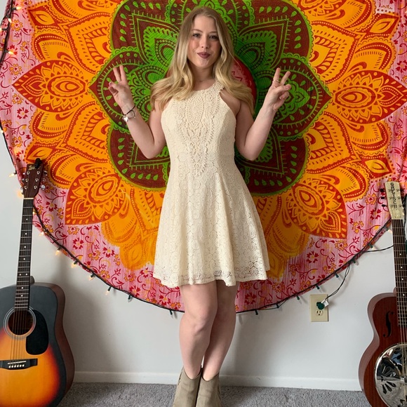 Bohemian chic lace mini dress - Picture 2 of 5